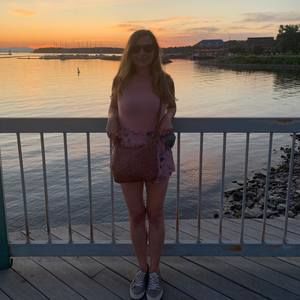 Meet your Posher, Carla